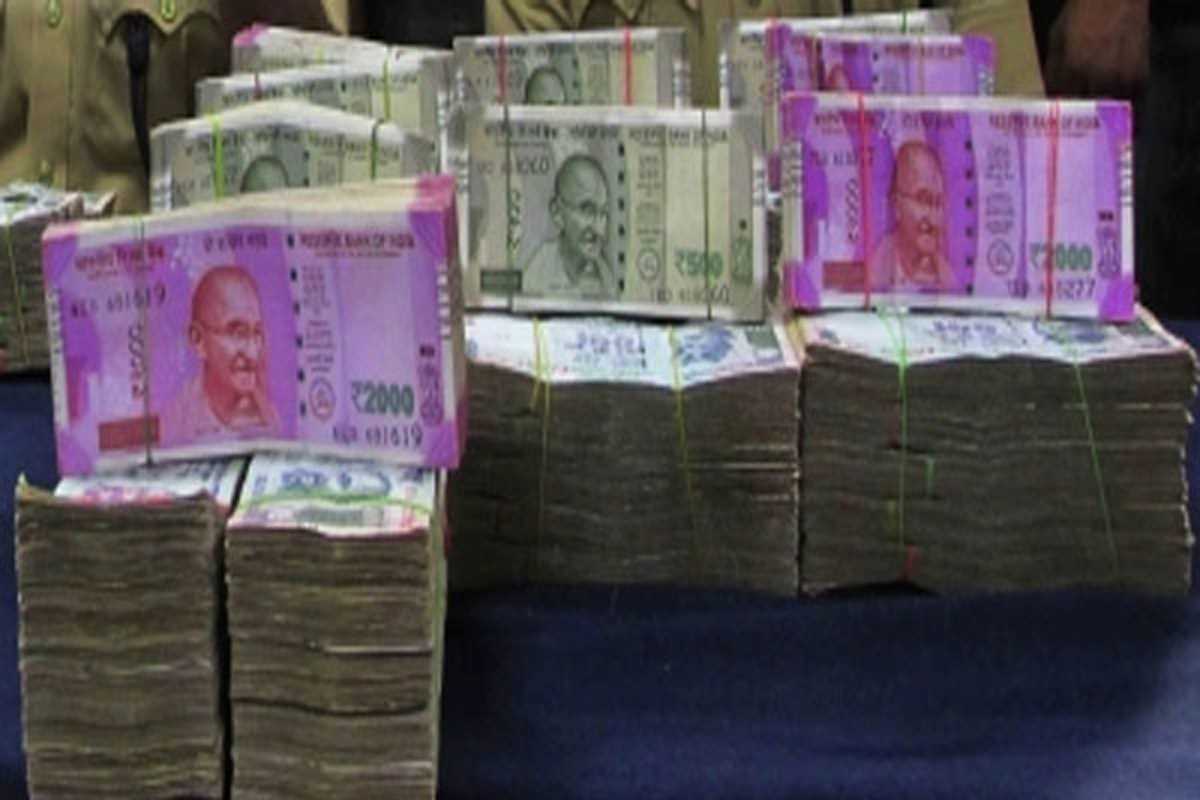 मध्य प्रदेश में 14 करोड़ की नगदी और सामग्री जब्त